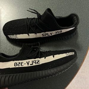 Mens Yeezy 350 V2 Oreo size 11.5 Brand New with box and stock X tag